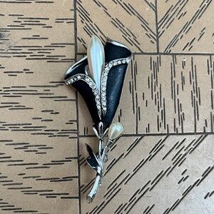 Elegant Black and Silver Floral Brooch